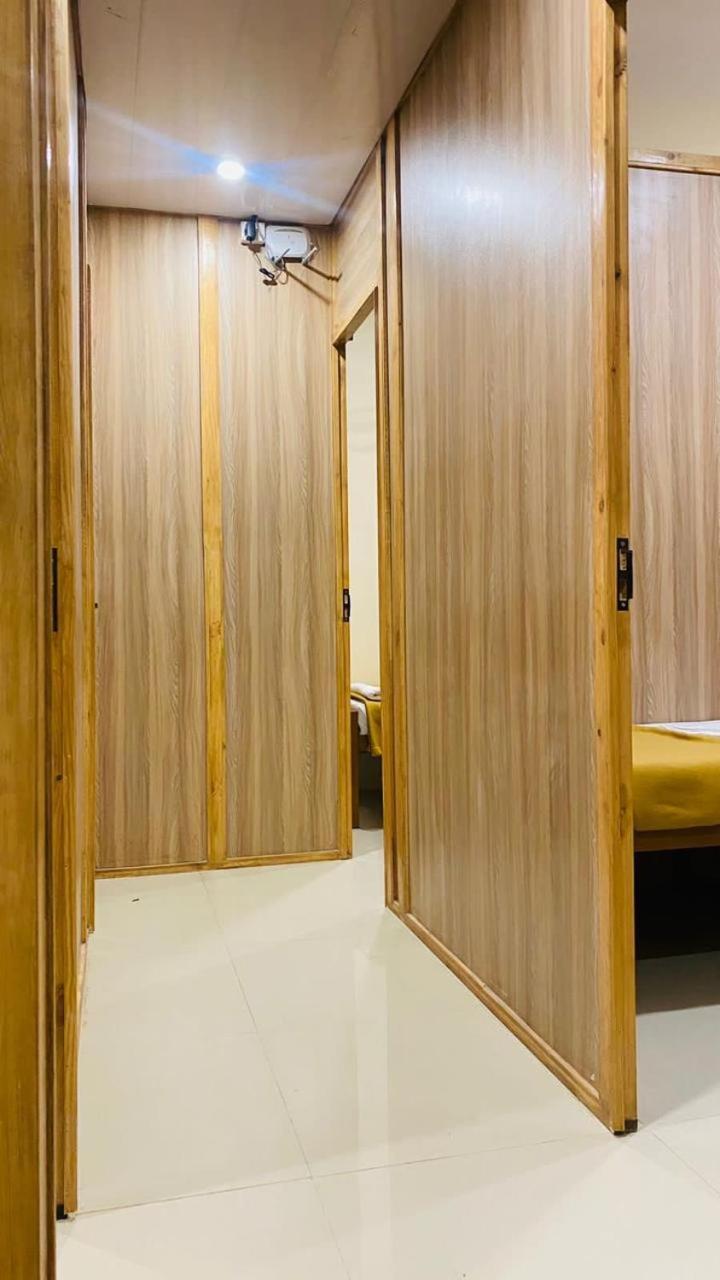Royal Cabin Stay - Mumbai — Photos 3